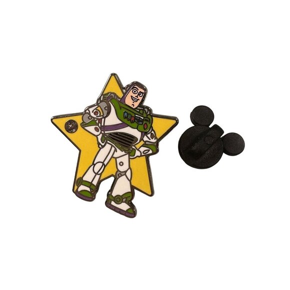 Disney Buzz Lightyear Trading Pin Toy Story Star Hidden Mickey 2022 Pin Badge - Picture 1 of 7